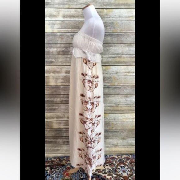 Elegant Strapless Cream Dress - Picture 2 of 15